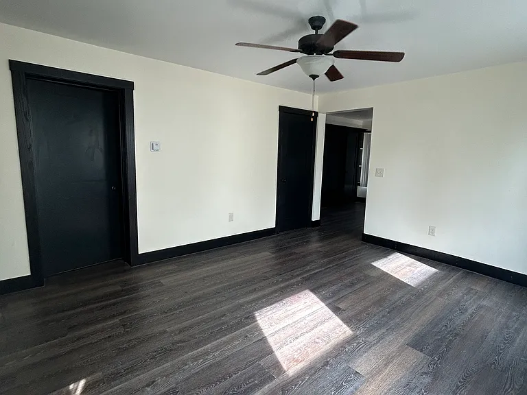 245 W 29th St #1 — Photo 5
