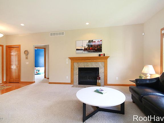4th image of 11569 Cedar Ln NE