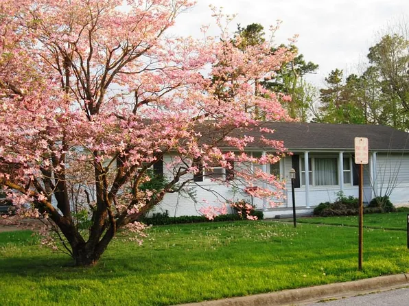 102 W Drake St, Bolivar, MO 65613