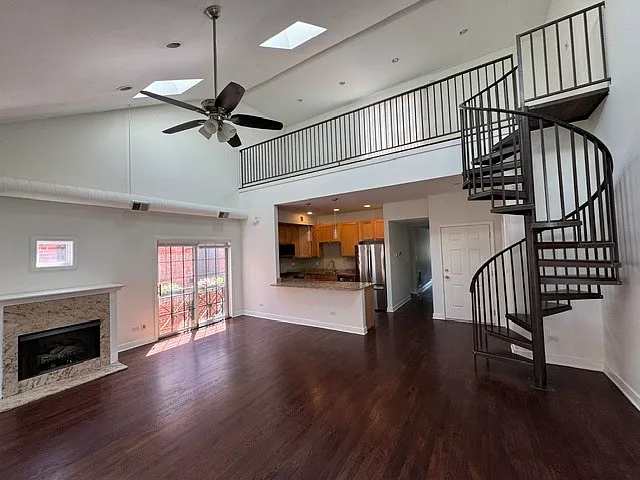 811 W Superior St #4 — Photo 2