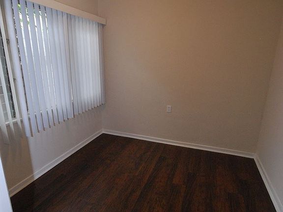 4th image of 148 S Bedford Dr APT 02