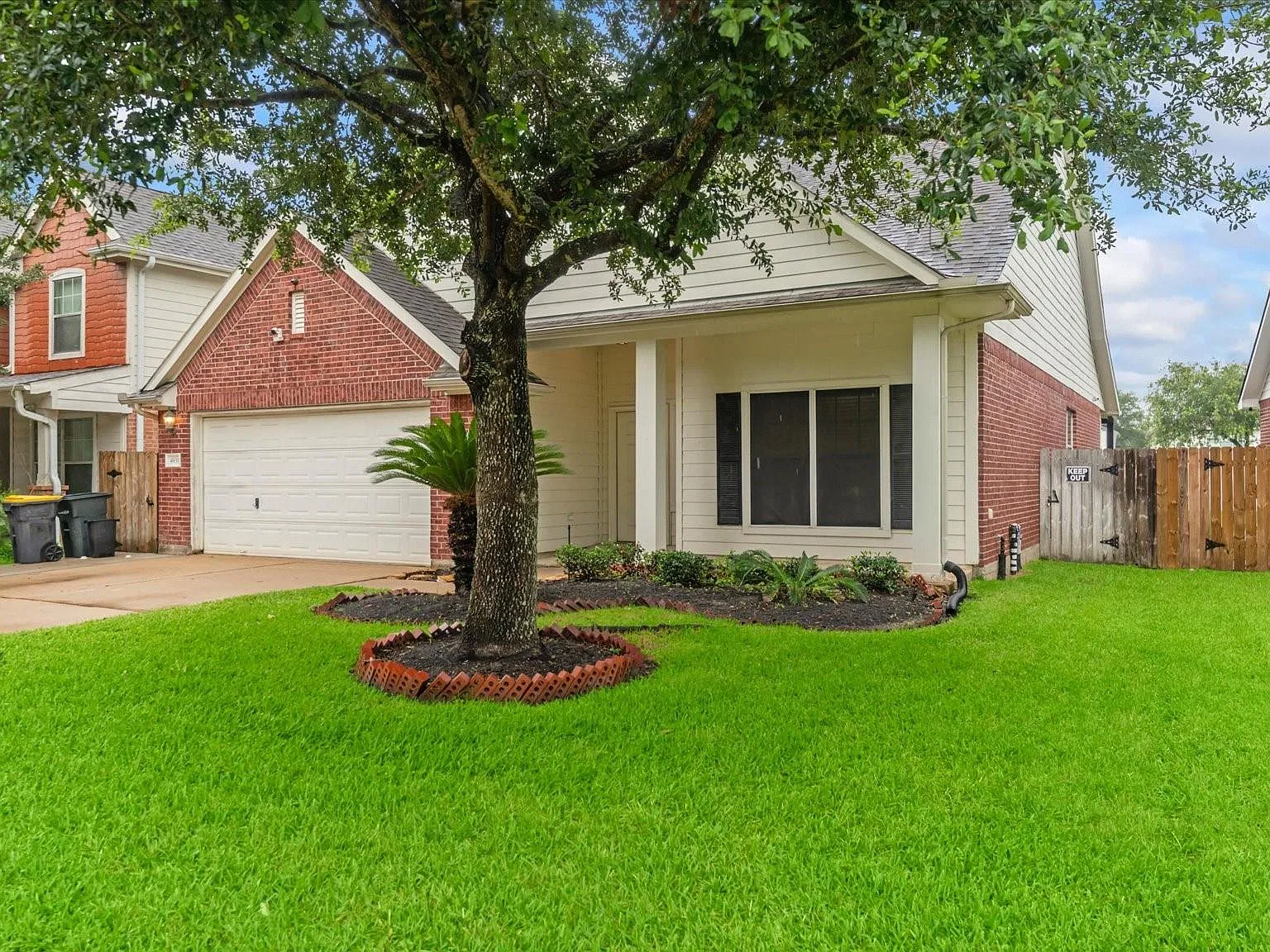 3 bed, 2.0 bath, 1817 sqft, $1,900 — Photo 2