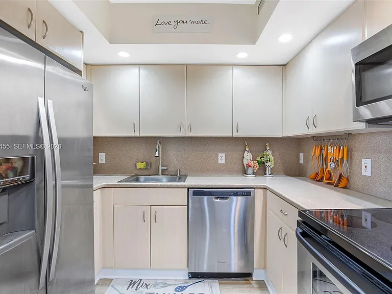 5600 Collins Ave #16B — Photo 11