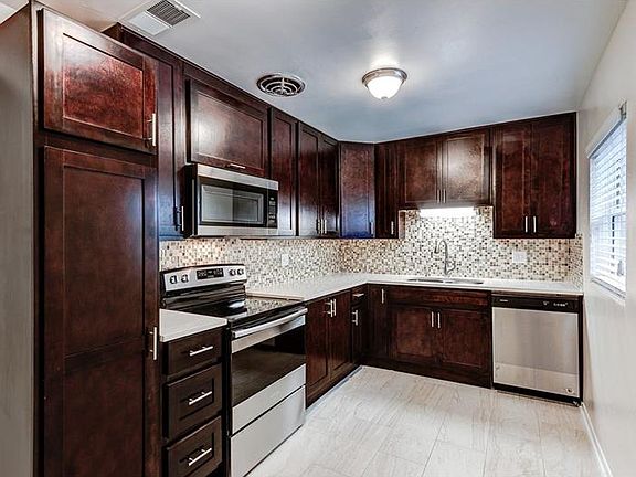 3rd image of 1301 Wynnewood Dr