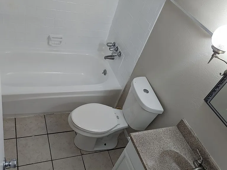 Villa Del Rey Apartment Homes — Photo 37