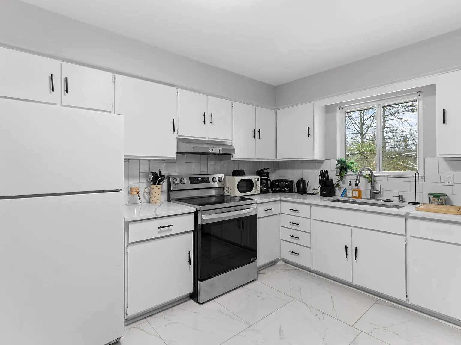 3 bed, 1600 sqft, $4,900 — Photo 3