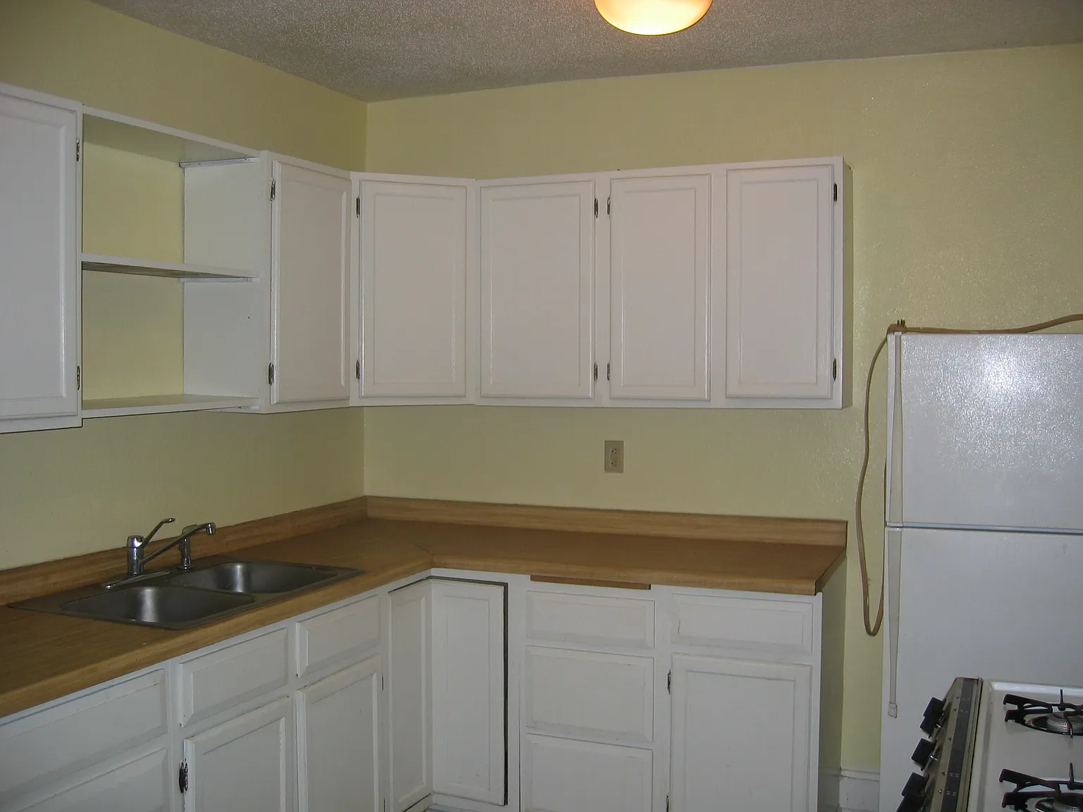 1171 Selby Ave — Photo 2