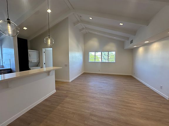 4th image of 441 S Beverly Dr #Penthouse