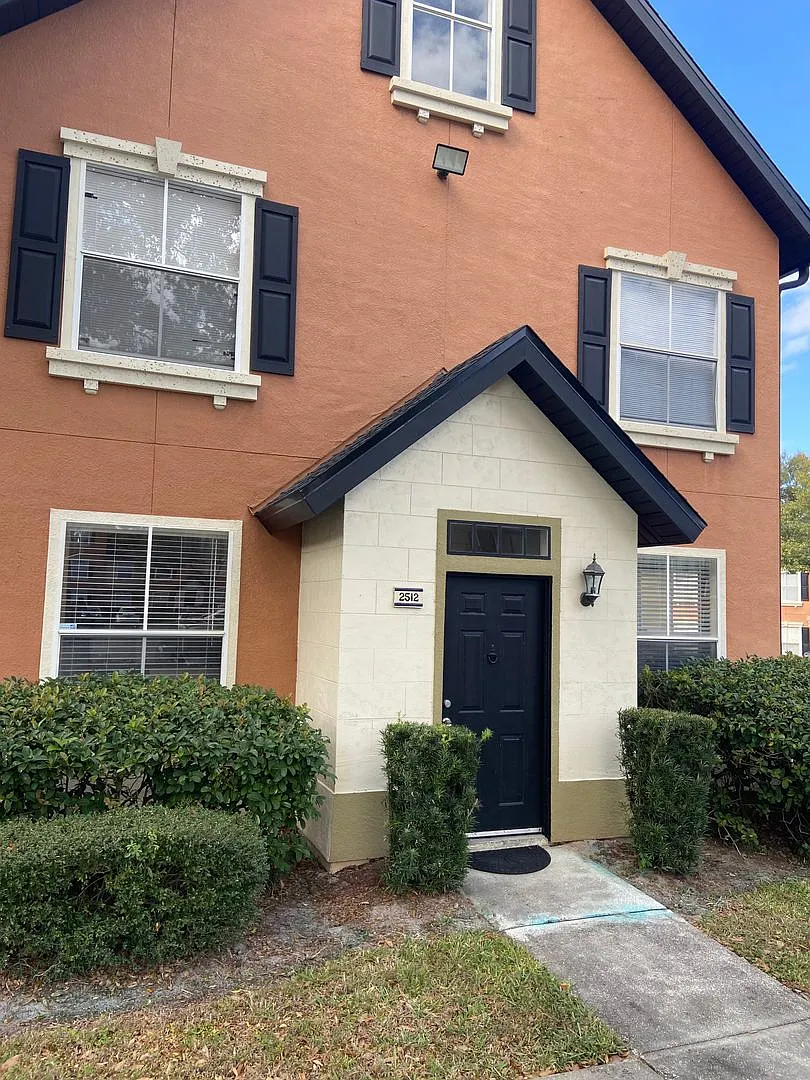 Two Bedroom Condo In Gated Community — Photo 2