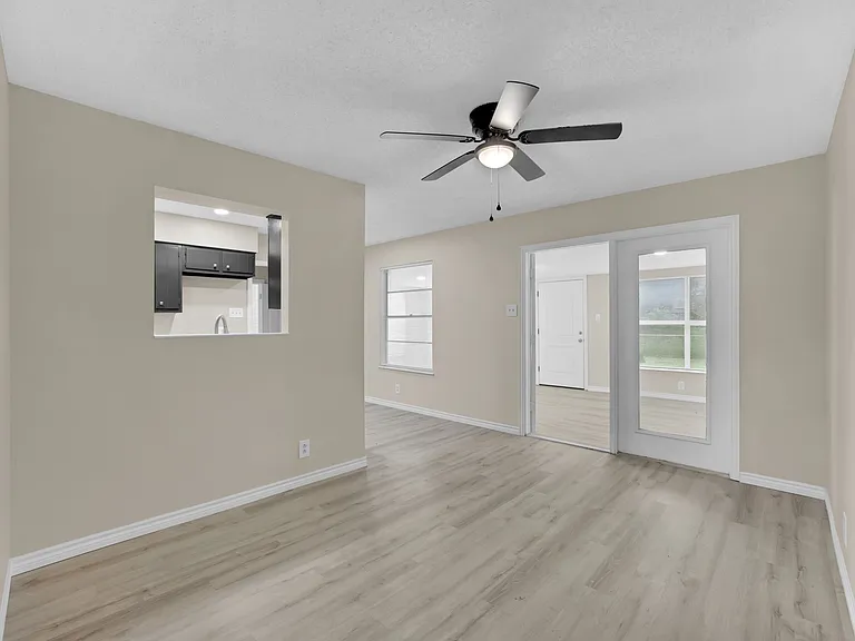 4351 Sun Gate St — Photo 9