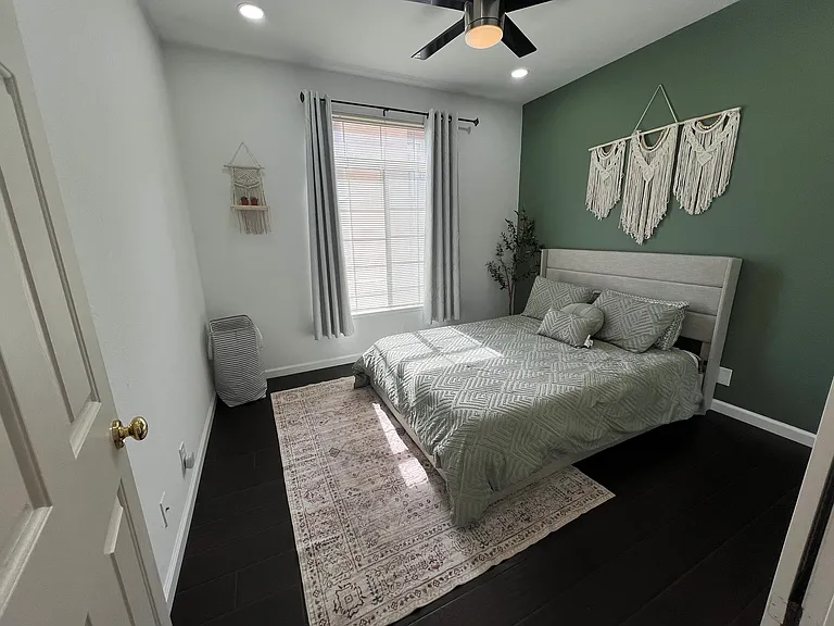 Chantilly Dr — Photo 1