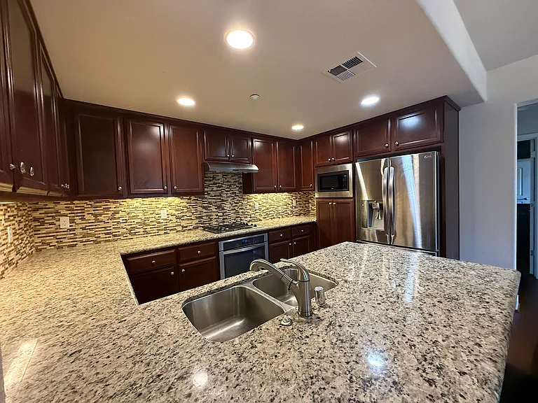 655 Heligan Ln — Photo 9