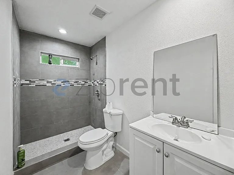872 W 18th St #874 — Photo 6