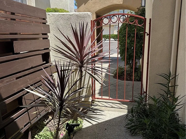 208 Chandon — Photo 12