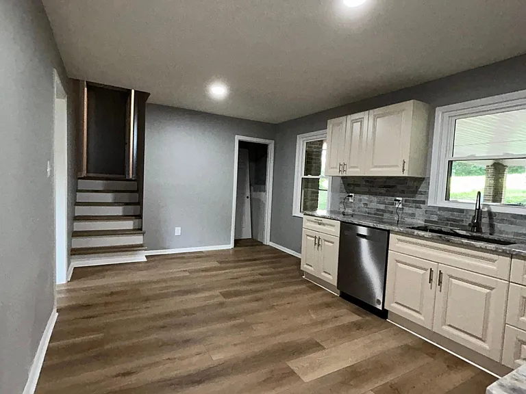1604 Hedrick St — Photo 2