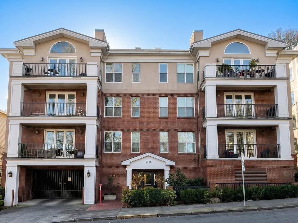 2328 NW Glisan St #7