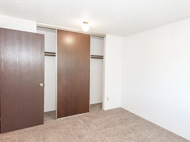 Hallmark Apartments — Photo 13
