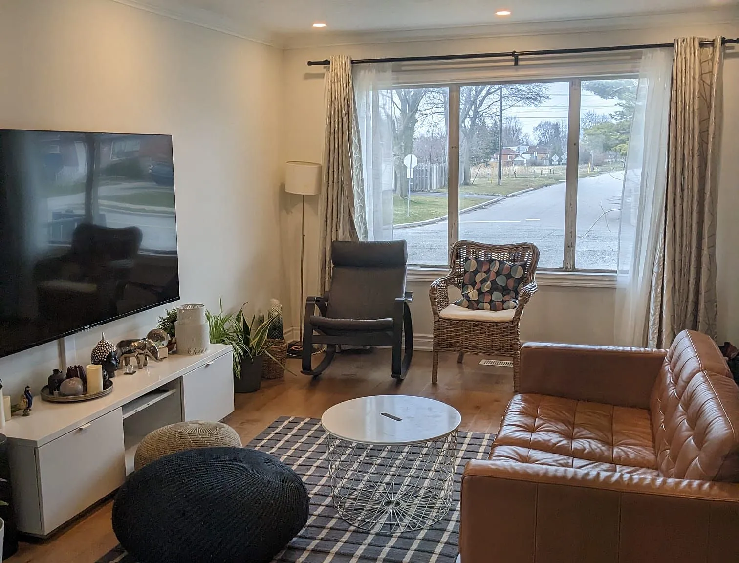 3 bed, $3,000 — Photo 1
