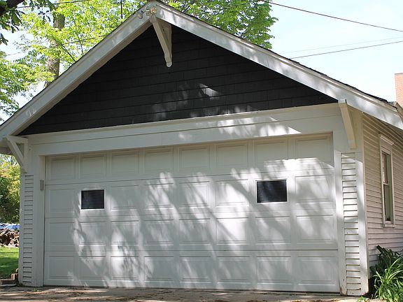 2-car garage with opener