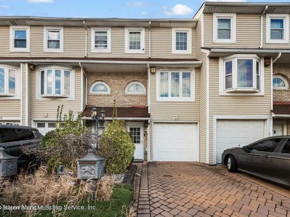25 Francesca Ln, Staten Island, NY 10303