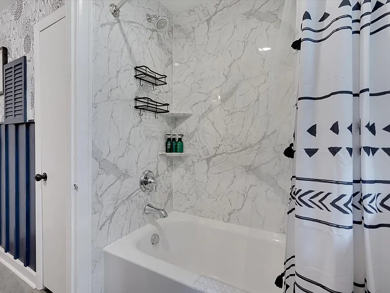 409 Northclift Dr — Photo 3