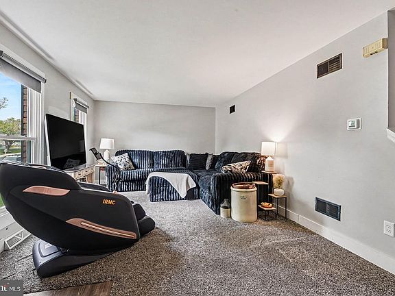 4th image of 1011 Northfield Dr