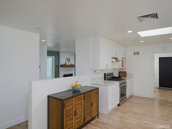 5th image of 405 Marcia St