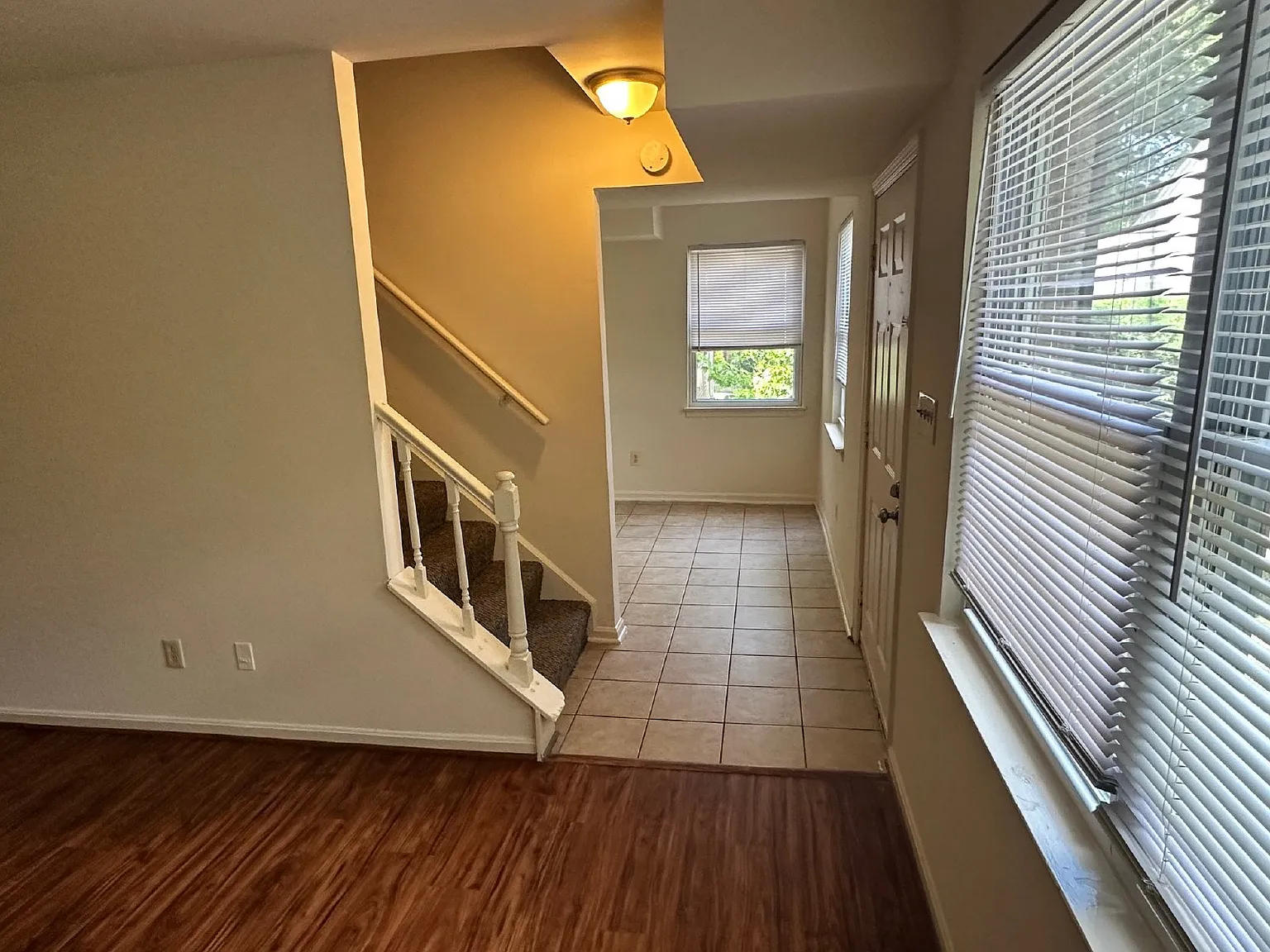 2 bed, 1.5 bath, 966 sqft, $1,900 — Photo 2