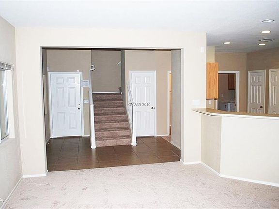 3rd image of 3828 Hollycroft Dr