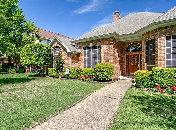 3rd image of 6325 Thornbranch Dr