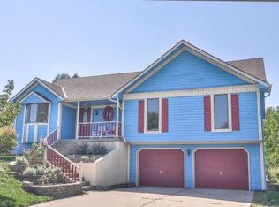 1452 SW Highland Dr, Lees Summit, MO 64081