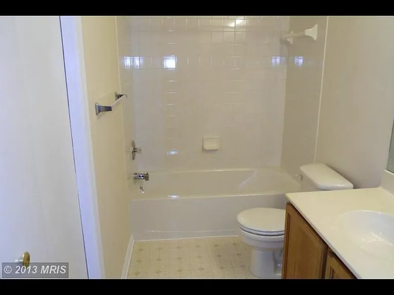121 Whitestone Way — Photo 10