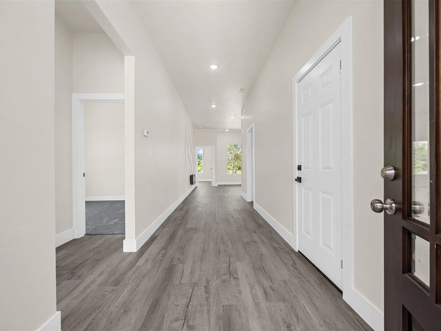 4 bed, 3.0 bath, 2372 sqft, $2,200 — Photo 2
