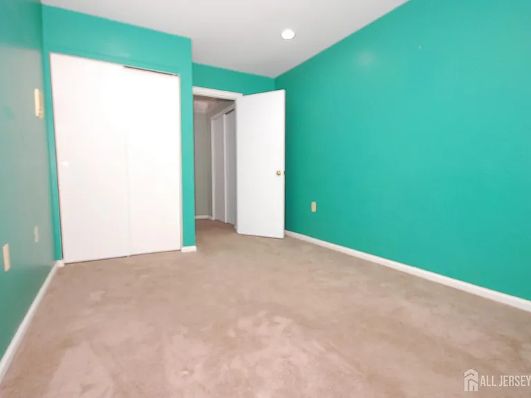 96 Brewster Cir — Photo 15
