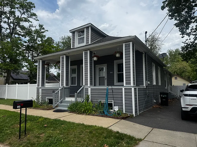 124 Field Ave — Photo 3