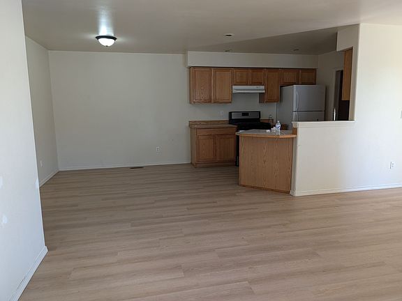 2nd image of 590-592 Lowell Ct #590