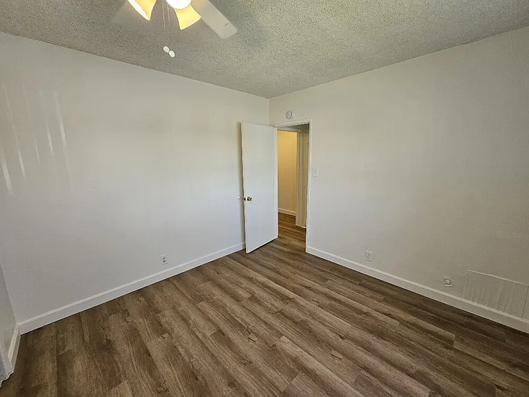 12522 Paramount Blvd #6 — Photo 29