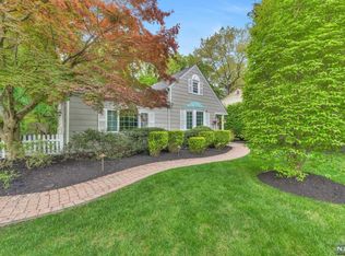 583 Overlook Dr, Wyckoff, NJ 07481
