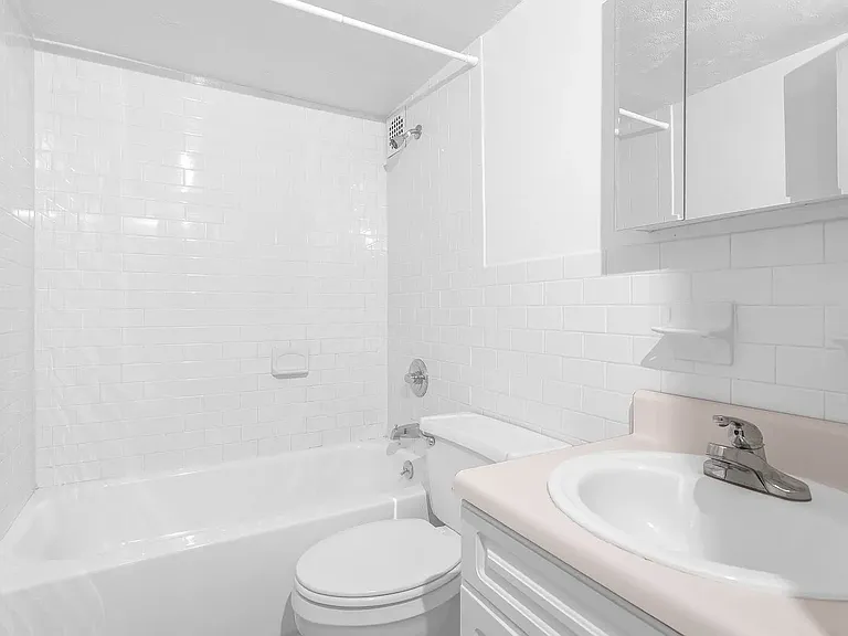 88 Fulton St #L9 — Photo 4
