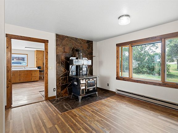 3rd image of 41187 Tower Rd
