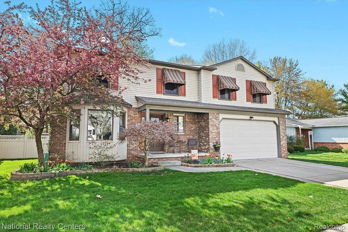 1018 Fairway Trails Dr photo 1