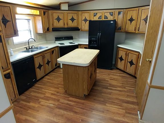 4th image of 77 Berry Ln