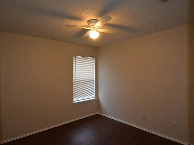 10249 Aurora Dr — Photo 16