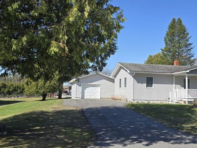 33 Lynwood Drive, Newport, VT, 05829