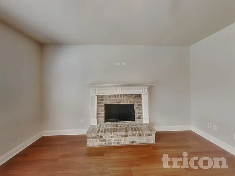 217 Adeline Ln — Photo 2
