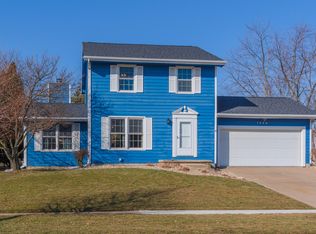 1208 Cadwell Dr, Bloomington, IL