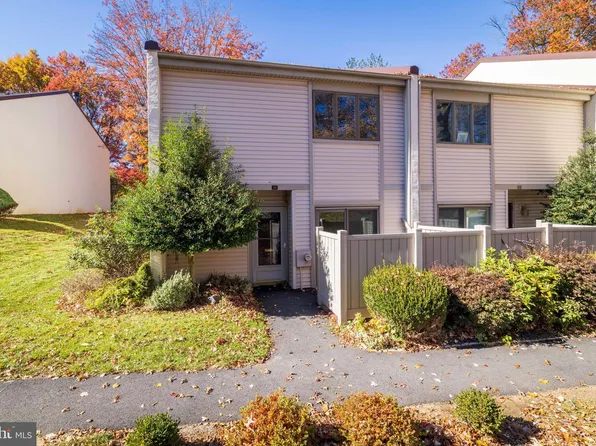 18 Twin Brooks Dr, Willow Grove, PA 19090