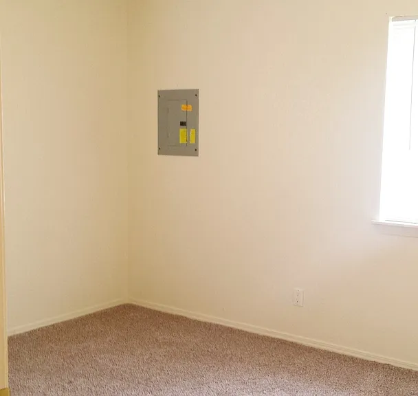 310 S Ivy St — Photo 4