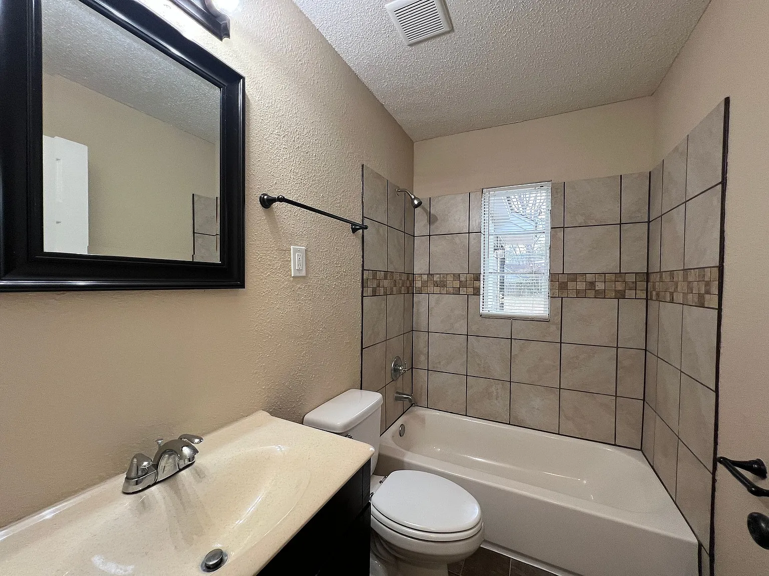 3429 Parker Ave — Photo 3