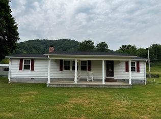 250 E 4th Ave, Lester, WV 25865